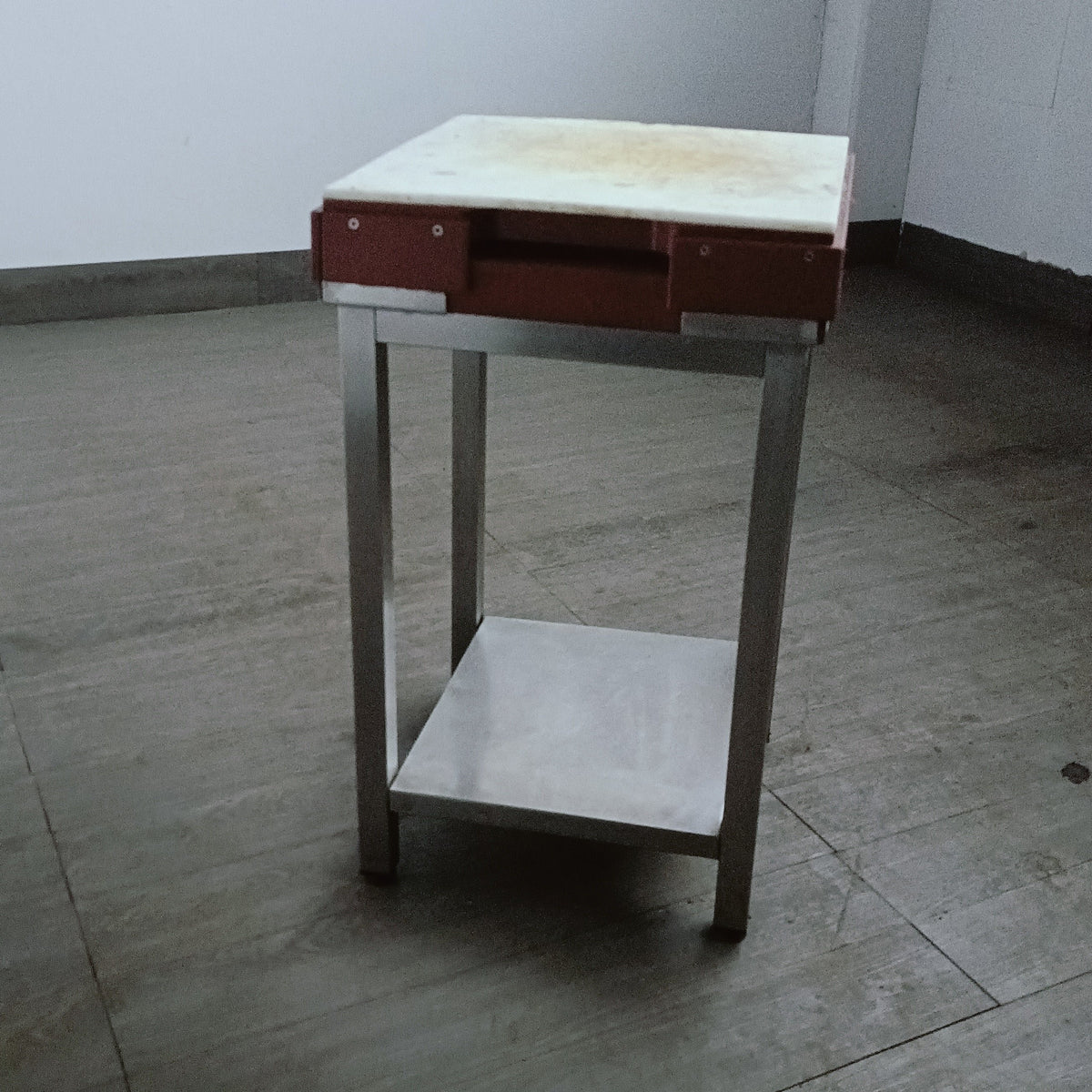 ceppo per macelleria con piano in polietilene 50x50