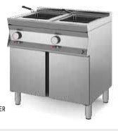 Friggitrice elettrica base armad.2vasche mm.400x700x850/900h. INOX BIM, codice 7CFFE288. Immagine rappresentativa della serie; fare riferimento alla descrizione del modello.
