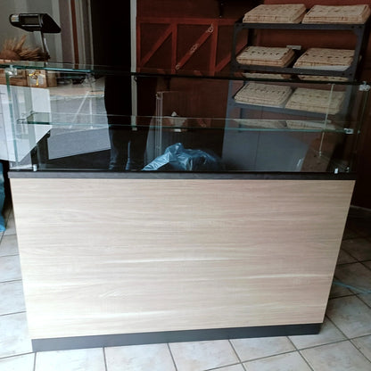 Banco Espositivo in Perfette Condizioni – 300x82x137 cm